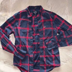 Hollister Men's Navy and Red Epic Flex Stretch Button Up